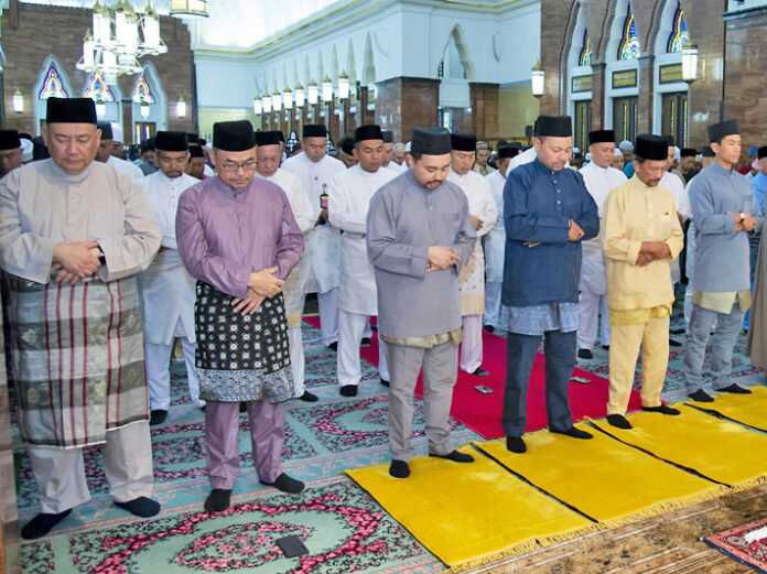 Berangkat Tunaikan Sembahyang Sunat Aidilfitri | Media Permata Online