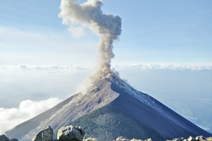 Gunung Berapi Karangetang Di Indonesia Meletus Media Permata Online