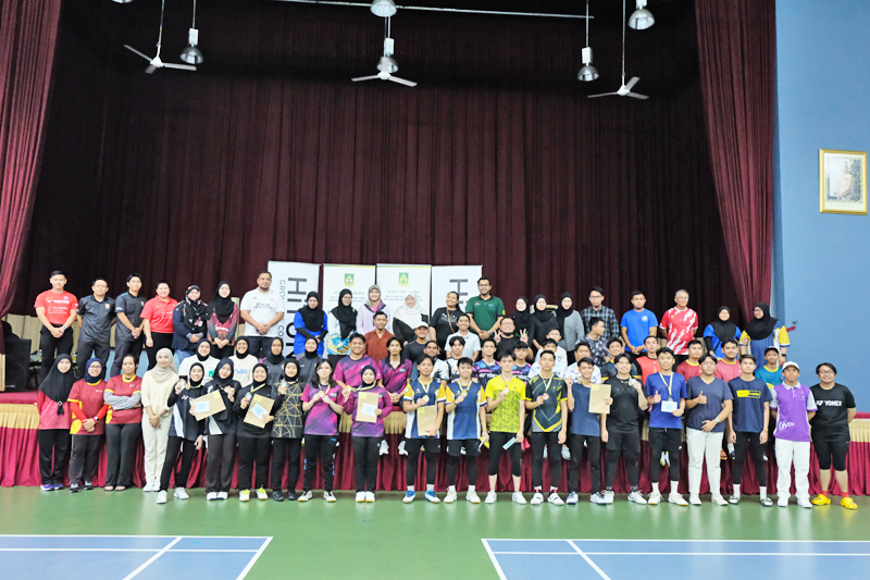 Kejohanan Badminton Pupuk Semangat Keakraban | Media Permata Online