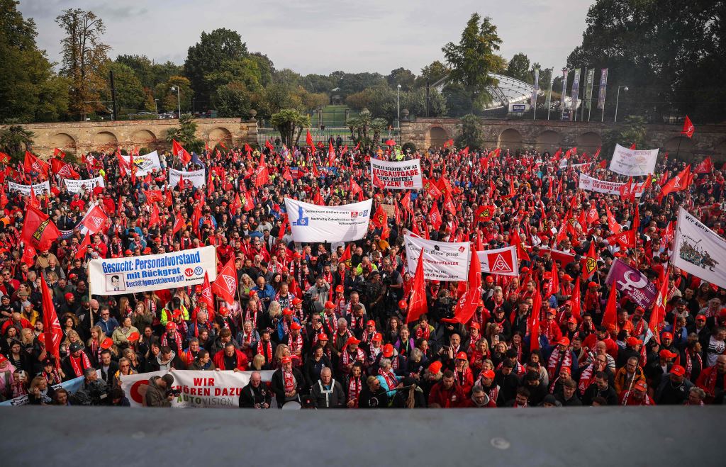 Volkswagen rejects demands for wage increases for German factory workers